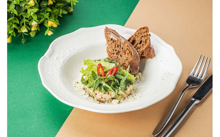 Tar tar with shrimp – Pesto Cafe