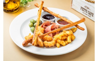 Appetizer with brie cheese and shrimp