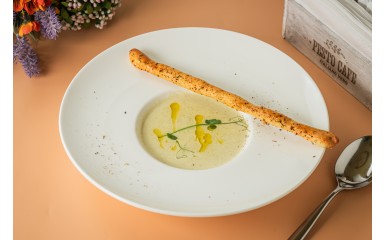 Cream of zucchini soup