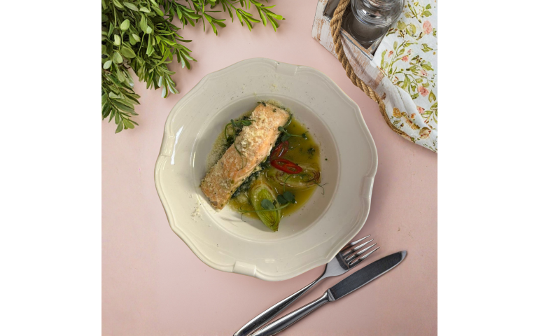 Salmon in ginger-garlic sauce – Pesto Cafe