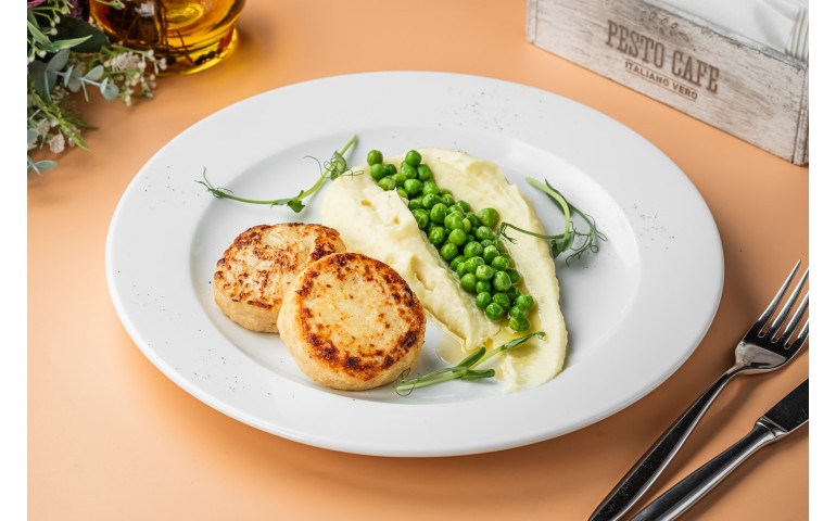 Котлети з пюре і горошком   – Pesto Cafe