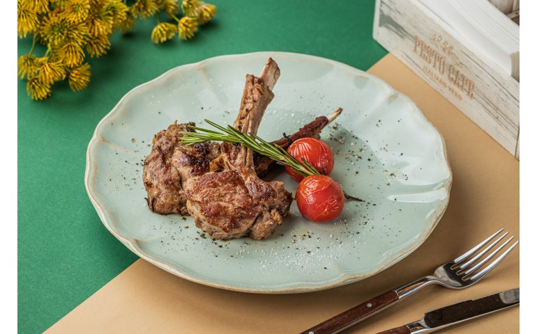 Каре телятина – Pesto Cafe