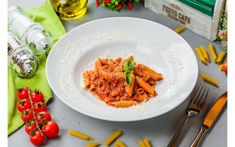 Penne with Bolognese meat sauce – Pesto Cafe
