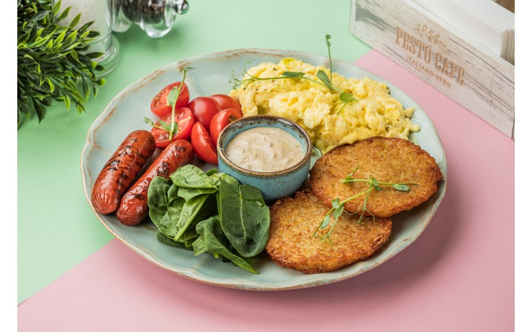 Фермерський сніданок з сосисками  – Pesto Cafe