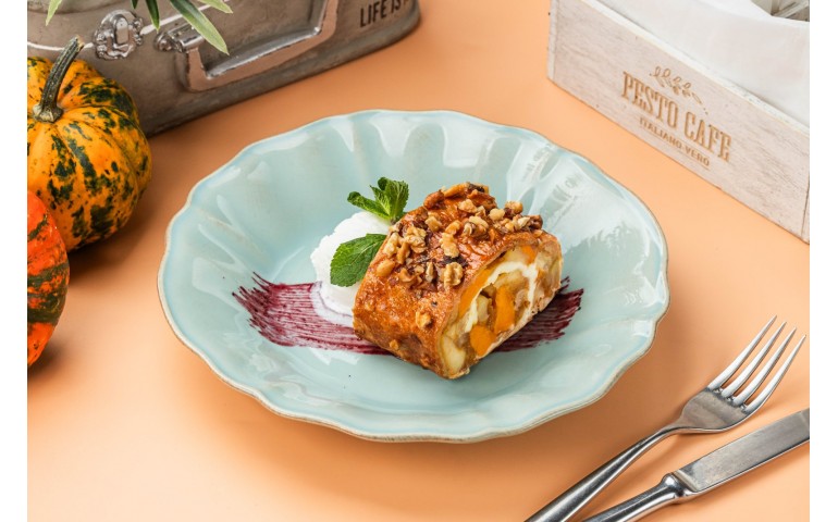 Штрудель з яблуком та печеним гарбузом – Pesto Cafe