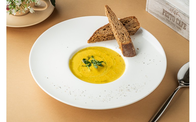 Суп з сочевиці  – Pesto Cafe