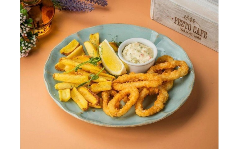 Fried crispy crust squid with zucchini and tartar sauce – Pesto Cafe