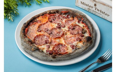 Піца Містер твістер з чорного тіста