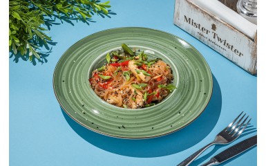 Фунчоза з куркою та овочами