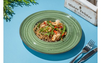 Фунчоза з креветками  та овочами