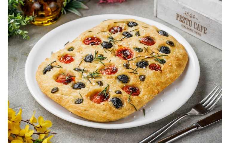 Focaccia with tomatoes and olives – Pesto Cafe